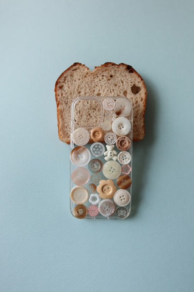 [neblinoso] Bread Pudding Button Case