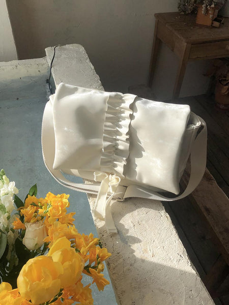 [ovuni] RUFFLE ENVELOPE BAG IVORY