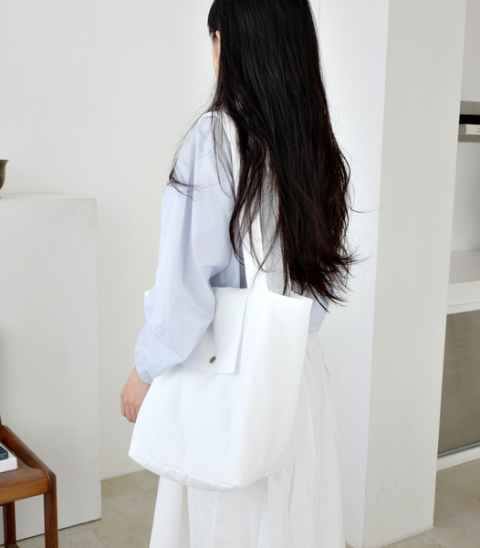 [unfold] Seersucker Padded Bag (White)