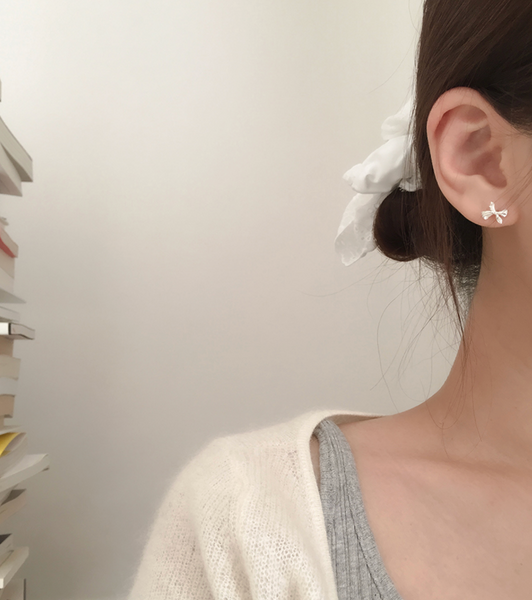 [moat] Sweet Ribbon Earring (Silver925)
