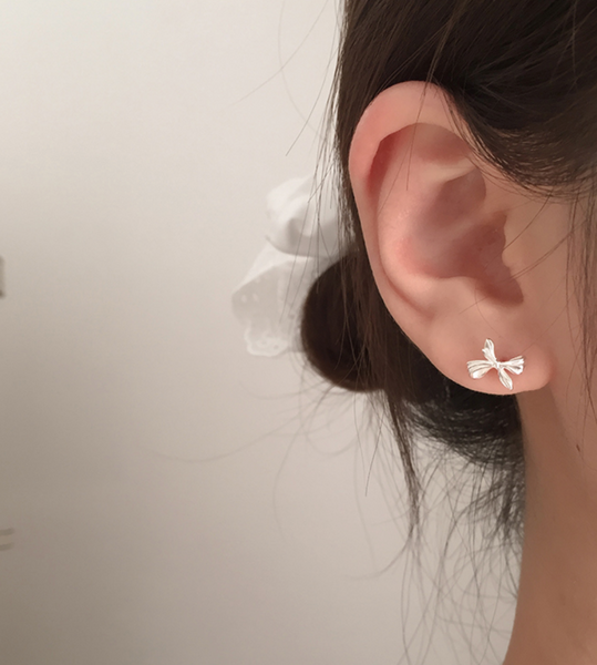 [moat] Sweet Ribbon Earring (Silver925)