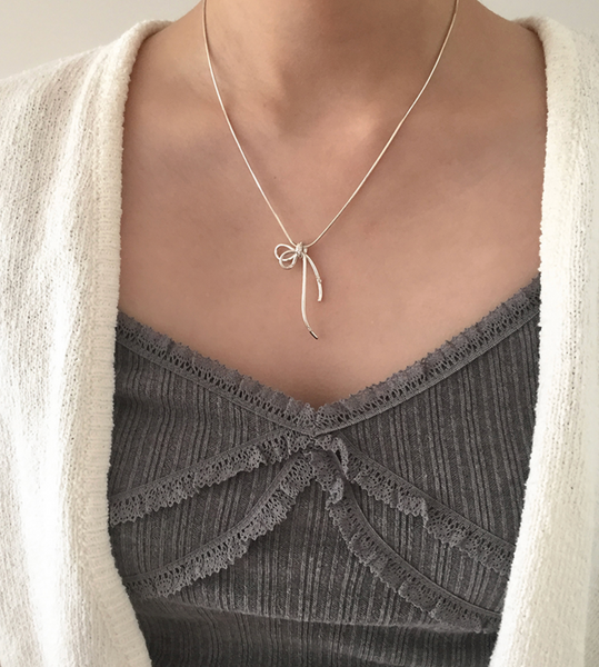 [moat] Knot Ribbon Necklace (Silver925)