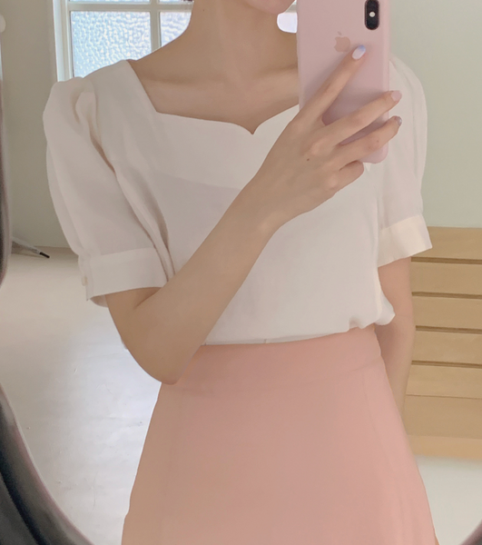 [EVERY MORNING] May Heart Neck Blouse