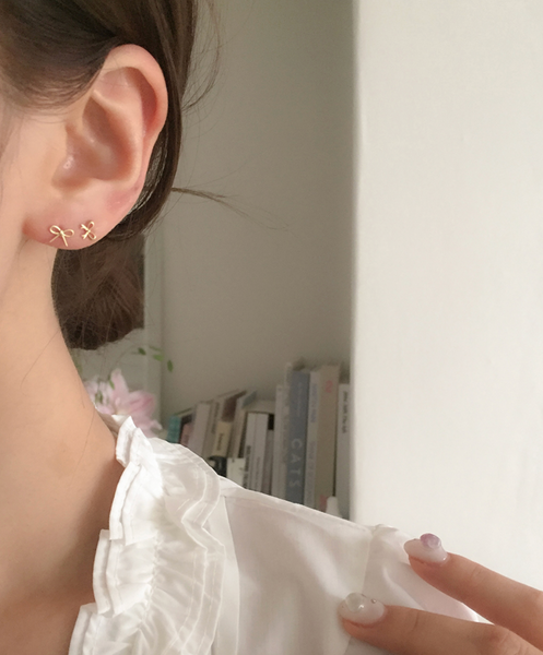 [moat] Tiny Ribbon Earring