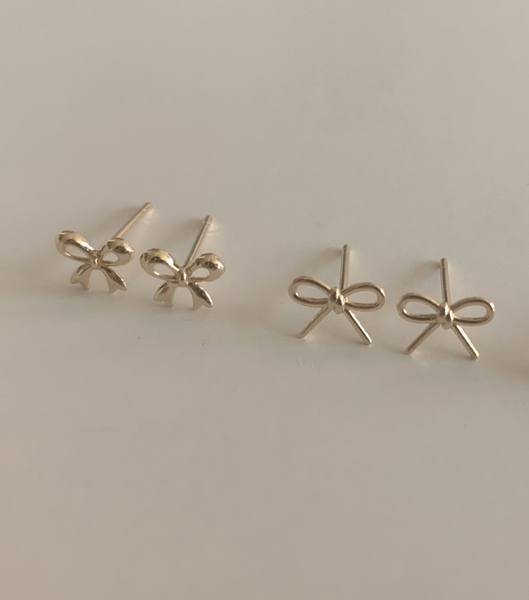 [moat] Tiny Ribbon Earring