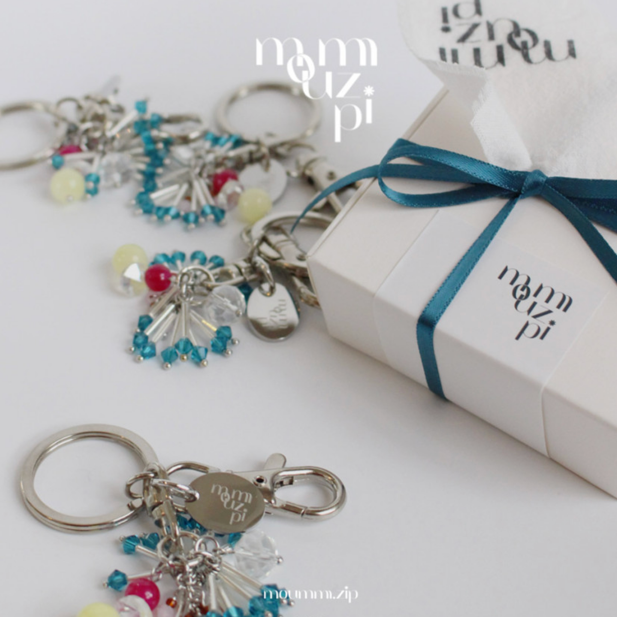 [moumm.zip:] Blue Sapphire Cocktail Crystal Keyring