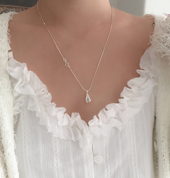 [moat] Bud Necklace (silver925)