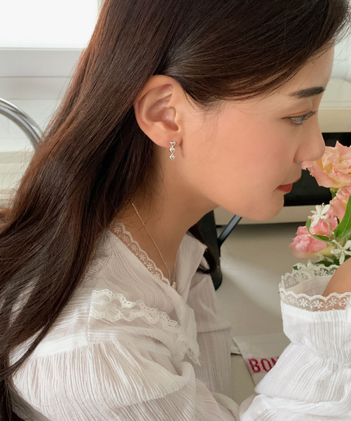 [SOYE PI-NE] Glow Heart Line Earrings