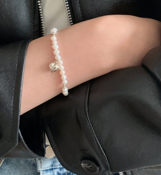 [SOYE PI-NE] Latte Freshwater Pearl Heart Bracelet