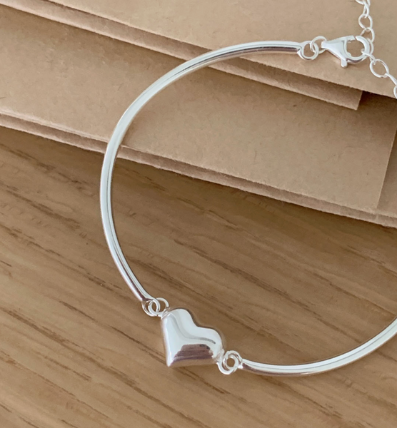 [SOYE PI-NE] Charming Heart Silver Bangle Bracelet