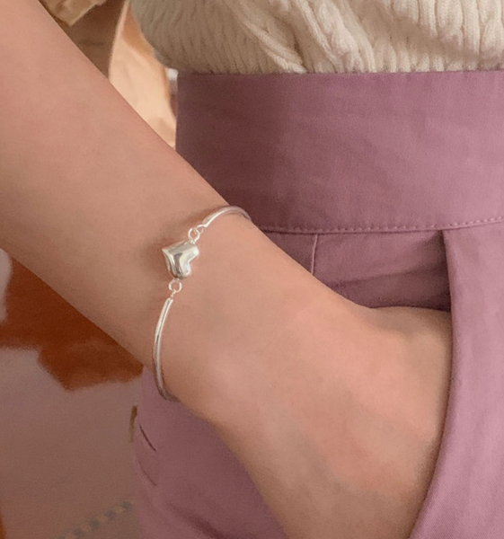 [SOYE PI-NE] Charming Heart Silver Bangle Bracelet