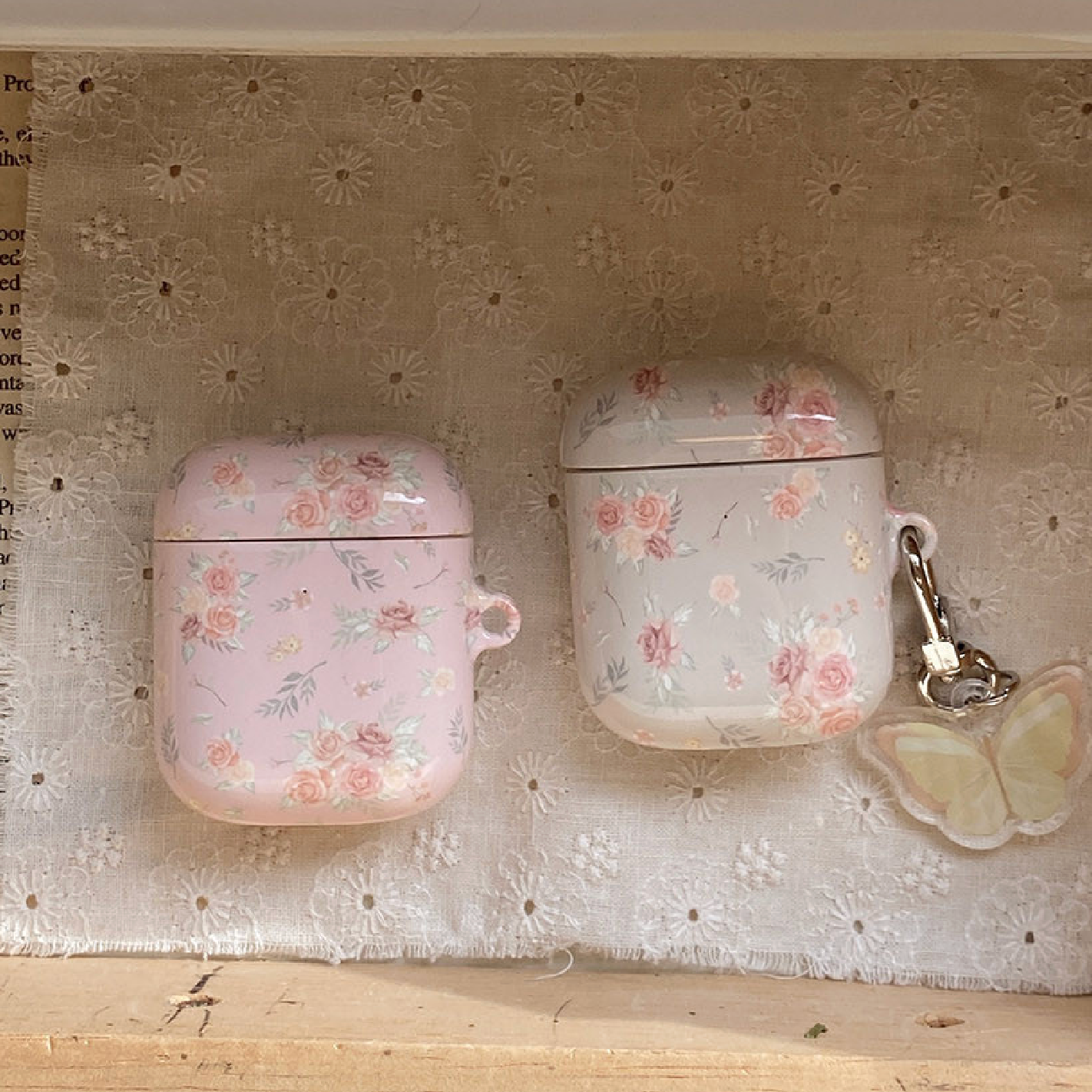 [Romantic Mood] Cottage Flower Glossy Airpods Case