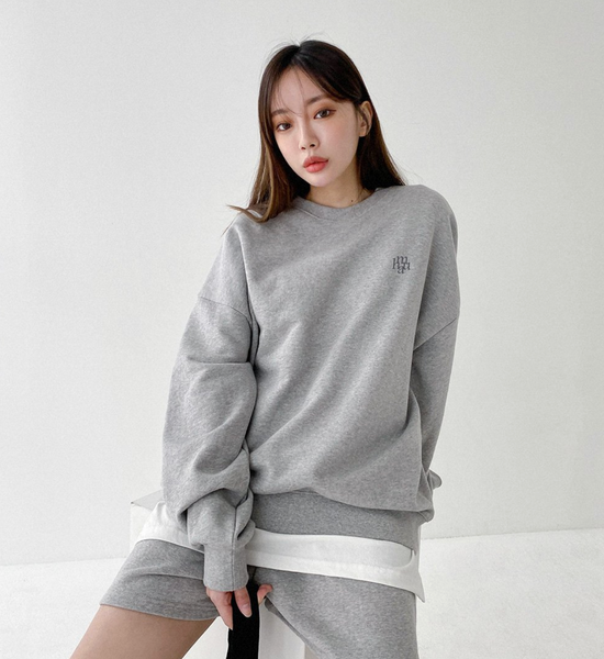 [muahmuah] Signature Back Point Sweatshirt