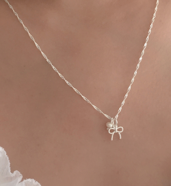 [moat] Coco Ribbon Necklace (silver925)