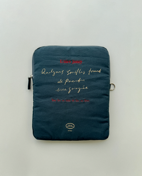 [HOTEL PARIS CHILL] 827 12" Tablet Pouch (Midnight / Dijon)