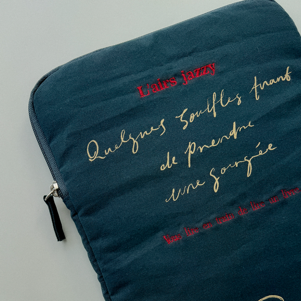 [HOTEL PARIS CHILL] 827 12" Tablet Pouch (Midnight / Dijon)