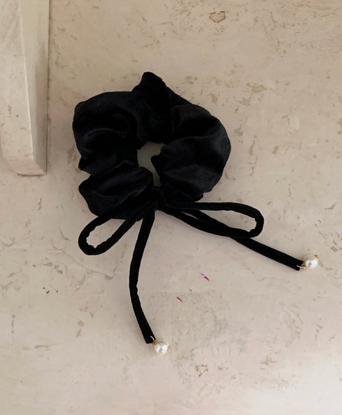 [SOYE PI-NE] Velvet Pearl Scrunchy Hair Strap