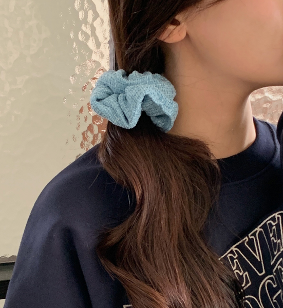 [SOYE PI-NE] Dusty Tweed Scrunchy Hair Strap