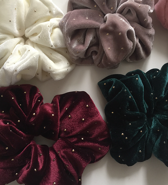 [moat] Gold Dot Velvet Scrunchy (1+1)