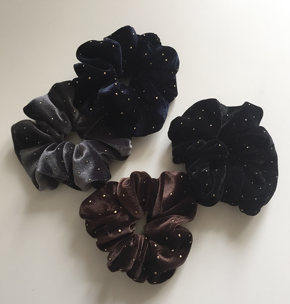 [moat] Gold Dot Velvet Scrunchy (1+1)