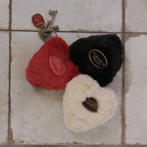 [HOTEL PARIS CHILL] Fluffy Heart Keychain (3colours)