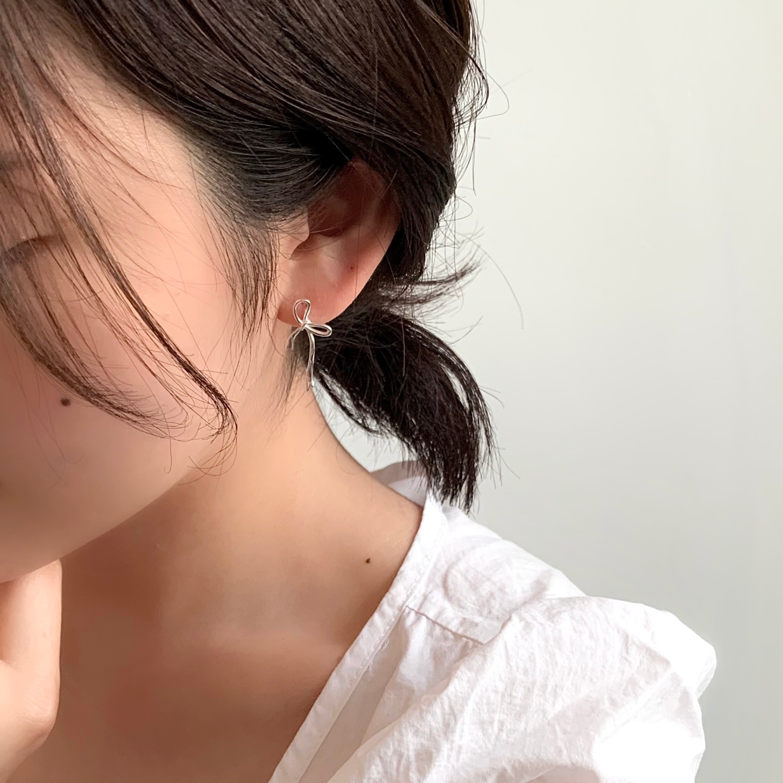 [Authentic] Ribbon Drop Earring