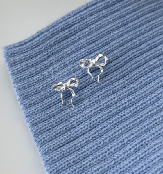 [sora'de] (925silver) Romantic Ribbon Earrings