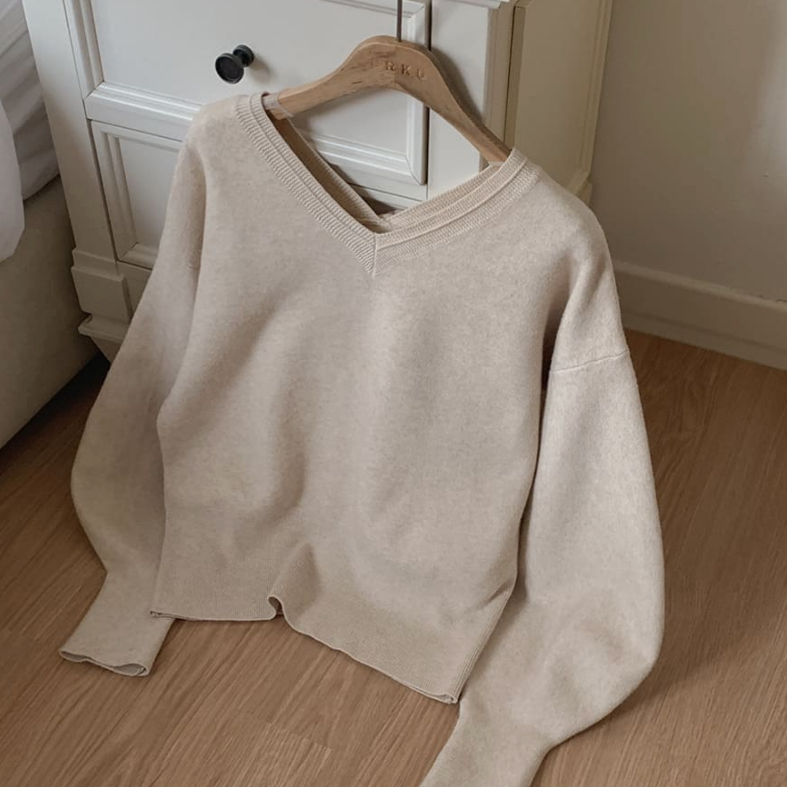 [CHERRYKOKO] Molly V-Neck Back Ribbon Knitwear