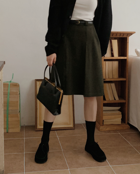 [SLOWAND] # SLOWMADE Solid Fit Classic Pintuck Midi Skirt