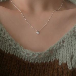 [moat] Tiny Ribbon Heart Necklace (silver925)