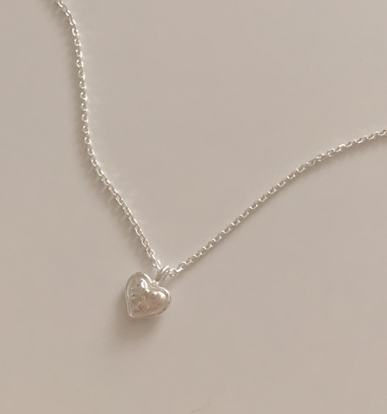 [moat] Tiny Ribbon Heart Necklace (silver925)