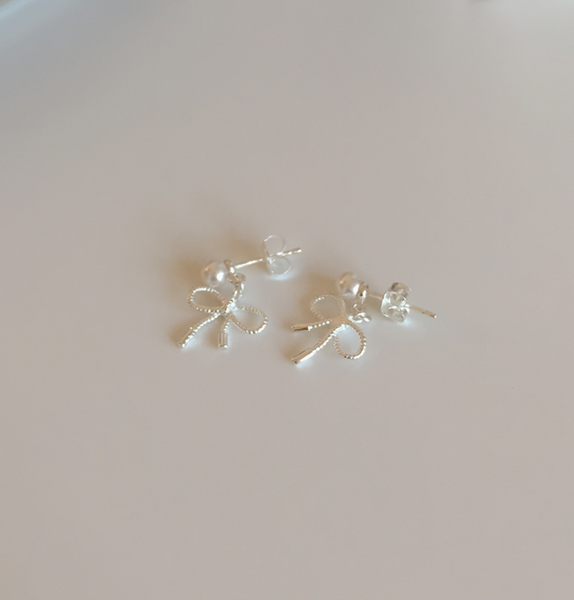 [moat] Wendy Ribbon Earring (silver925)