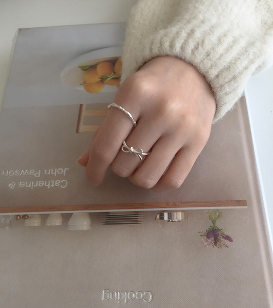 [moat] Line Ribbon Ring (silver925)