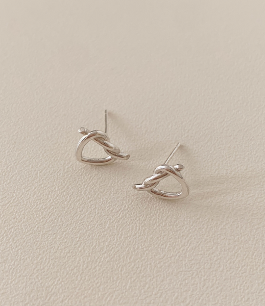 [SOYE PI-NE] (silver925) Bell Heart Twisted Earrings