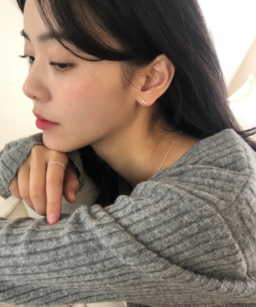 [DUNGEUREON] Moa Ribbon Silver Earrings