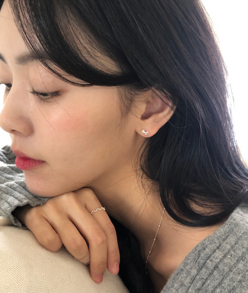 [DUNGEUREON] Moa Ribbon Silver Earrings