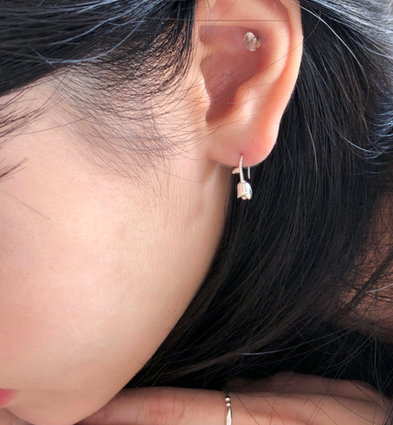 [DUNGEUREON] Tulip Hook Earrings