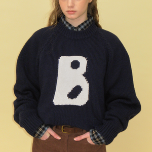 [SOMEWHERE BUTTER.] B Logo Cashmere Knit (Navy)