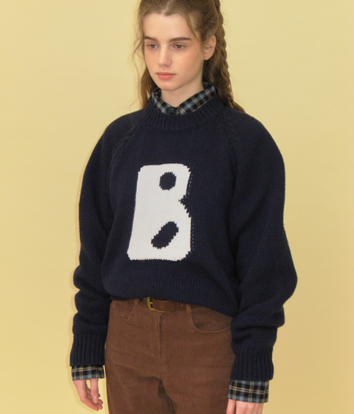 [SOMEWHERE BUTTER.] B Logo Cashmere Knit (Navy)