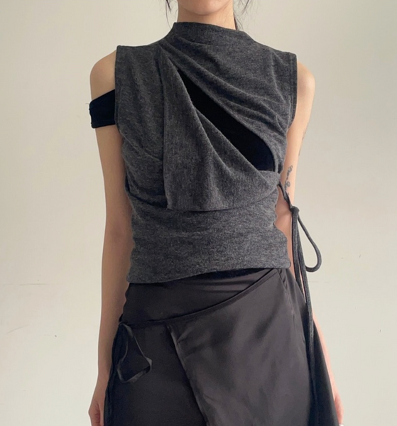 [ADELIO] Troi Cut Out Sleeveless