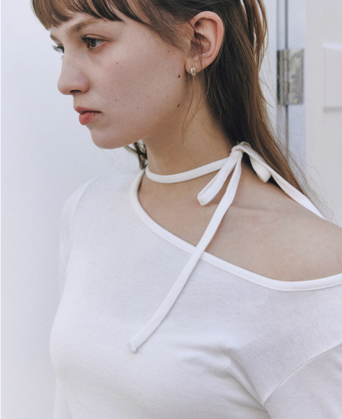 [Letter from Moon] Slash Neck Ribbon Top (White)