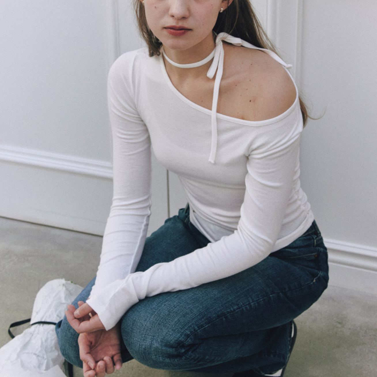 [Letter from Moon] Slash Neck Ribbon Top (White)