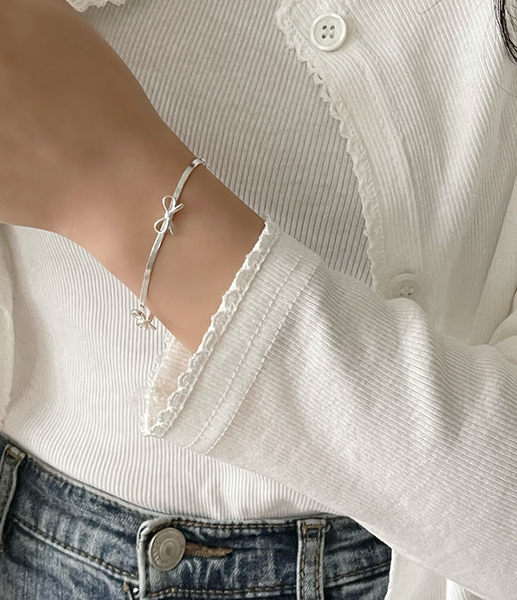 [ATTHEROOM] Silver925 Alice Ribbon Bracelet