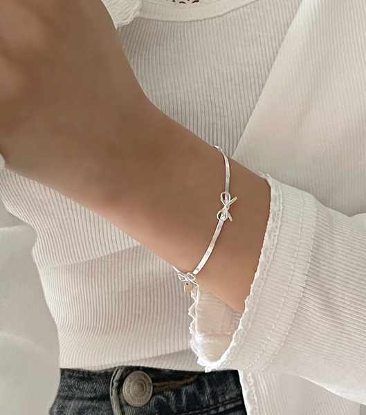 [ATTHEROOM] Silver925 Alice Ribbon Bracelet