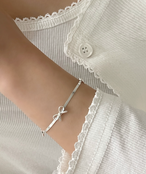 [ATTHEROOM] Silver925 Alice Ribbon Bracelet