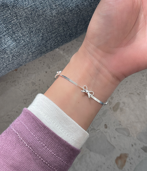 [ATTHEROOM] Silver925 Alice Ribbon Bracelet