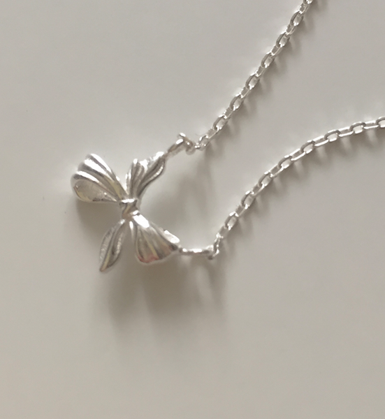 [moat] Sweet Ribbon Necklace (silver925)