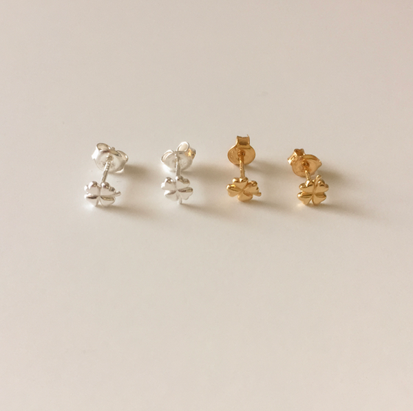 [moat] Mini Clover Earring (silver925)