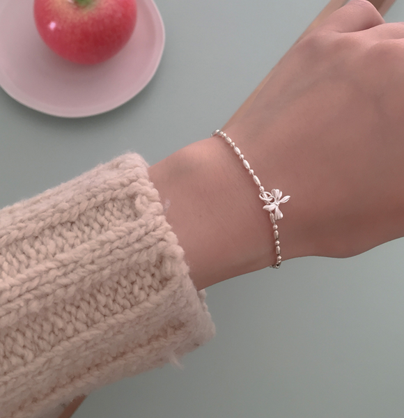 [moat] Sweet Ribbon Bracelet (silver925)