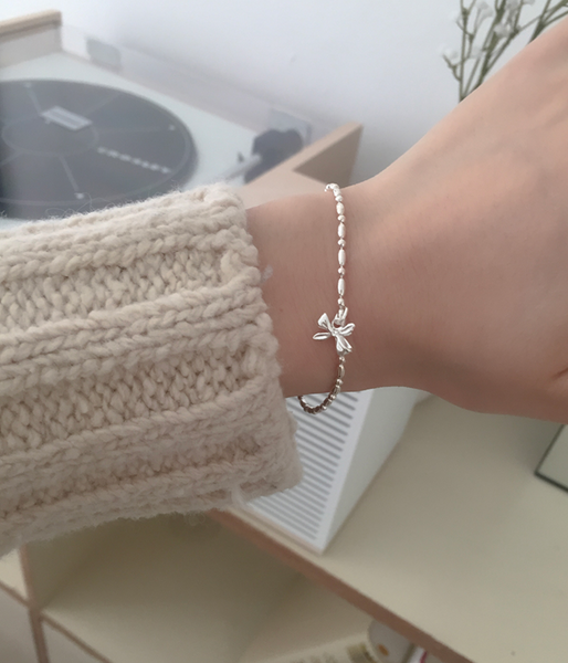 [moat] Sweet Ribbon Bracelet (silver925)